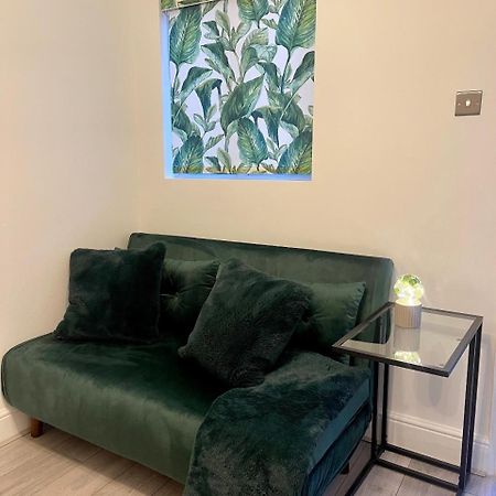 Zen Garden Hideaway. Close To Harry Potter&Trains. Watford  Extérieur photo